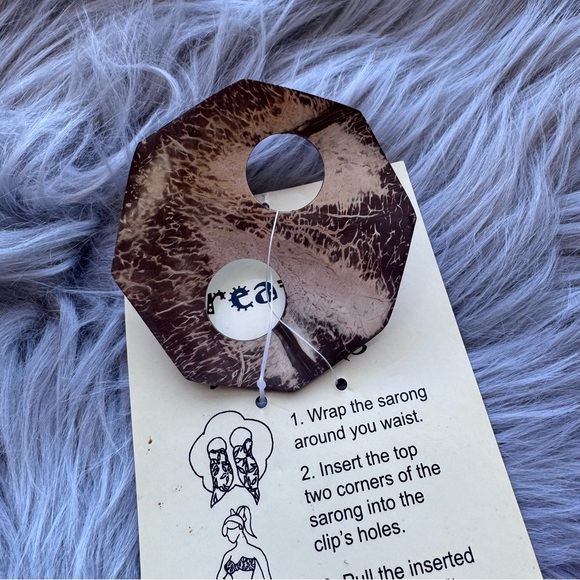 Hand Made Hawaiian Wooden Sarong Clip - Picture 4 of 8